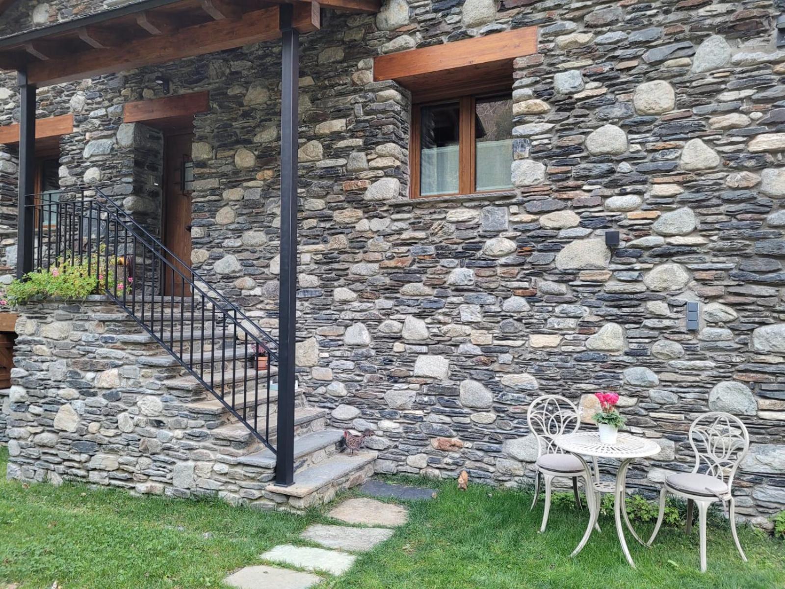 Apartamentos Turisticos: Tu Casa En Sahun Exterior photo
